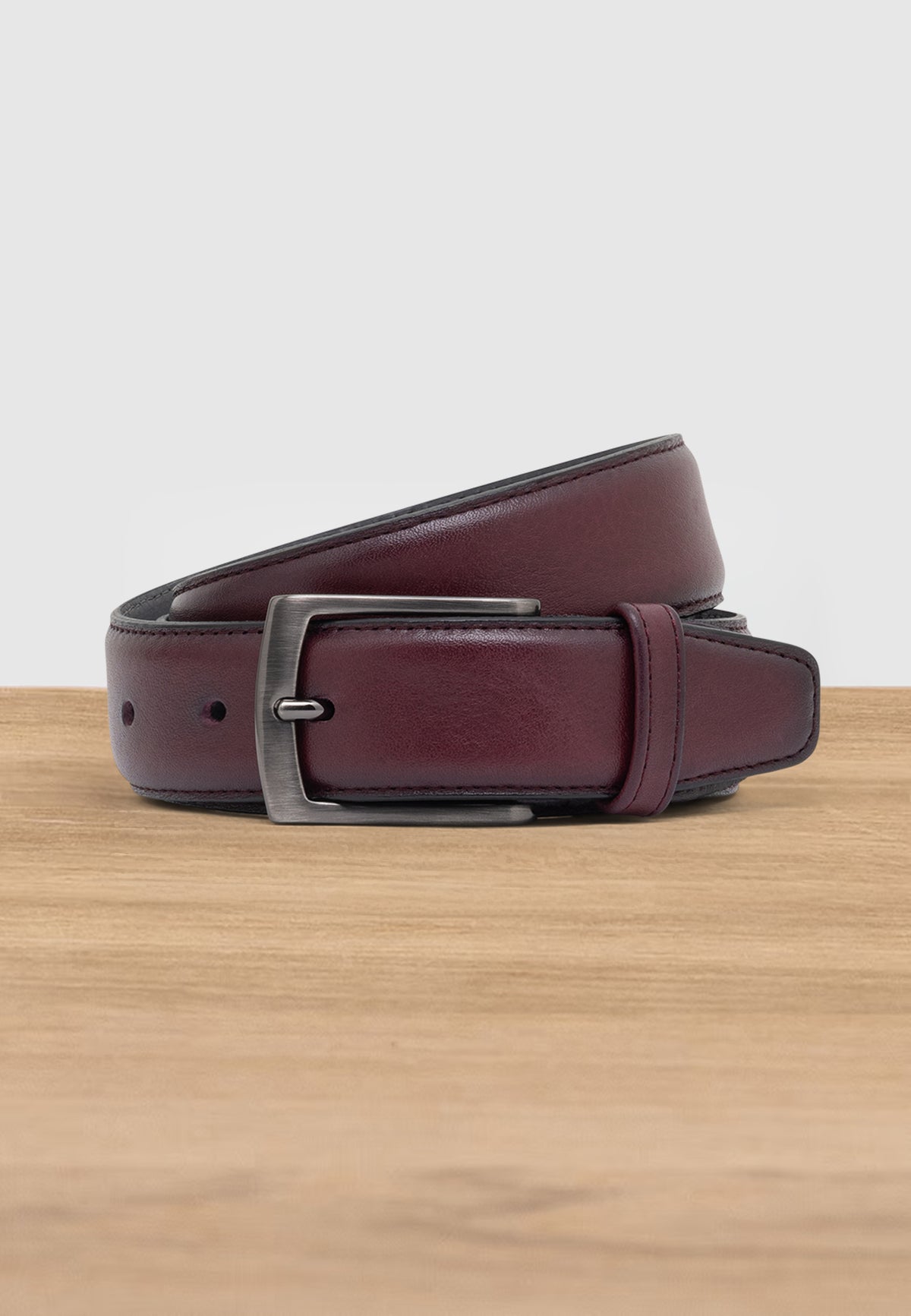 Cow leather belt with waxed finish
