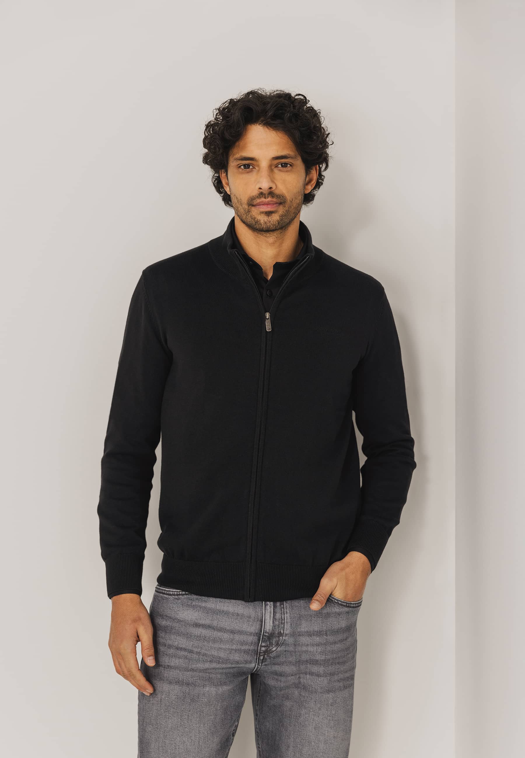 ESSENTIALS fijngebreid vest