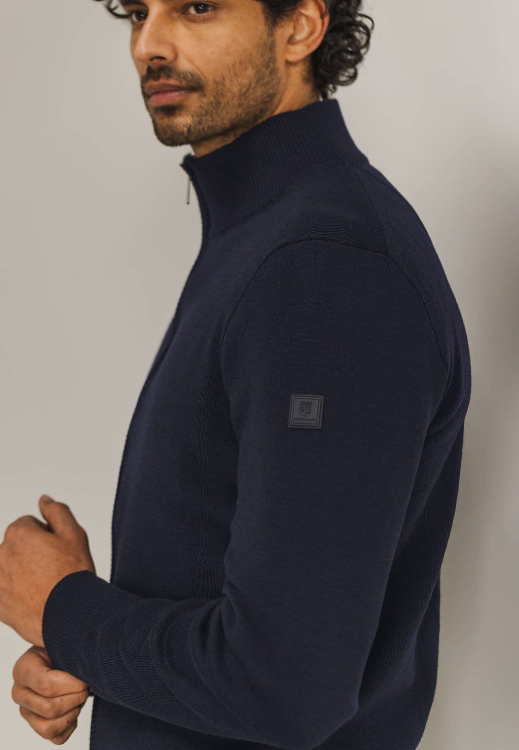 ESSENTIALS vest met rits