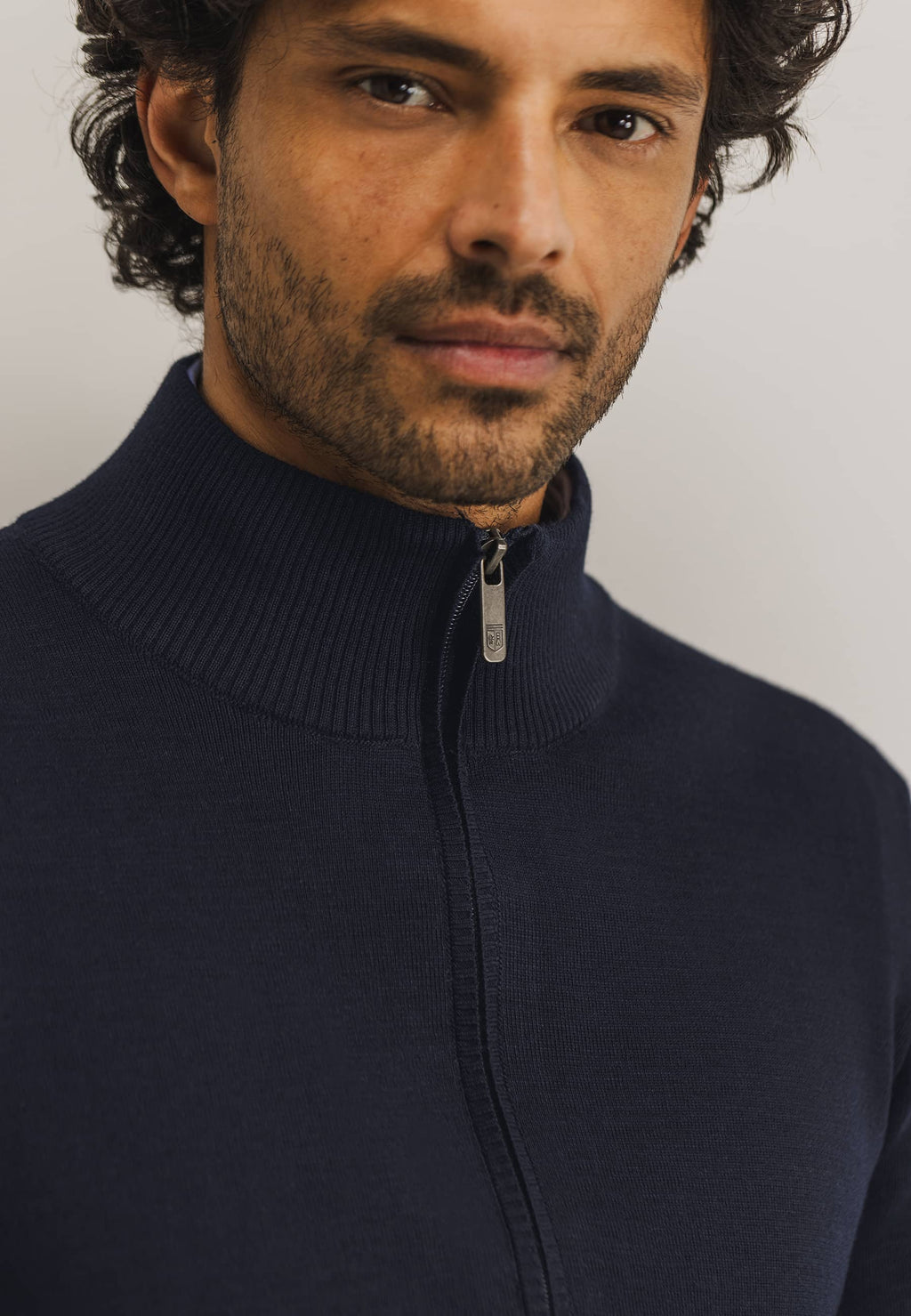 ESSENTIALS vest met rits