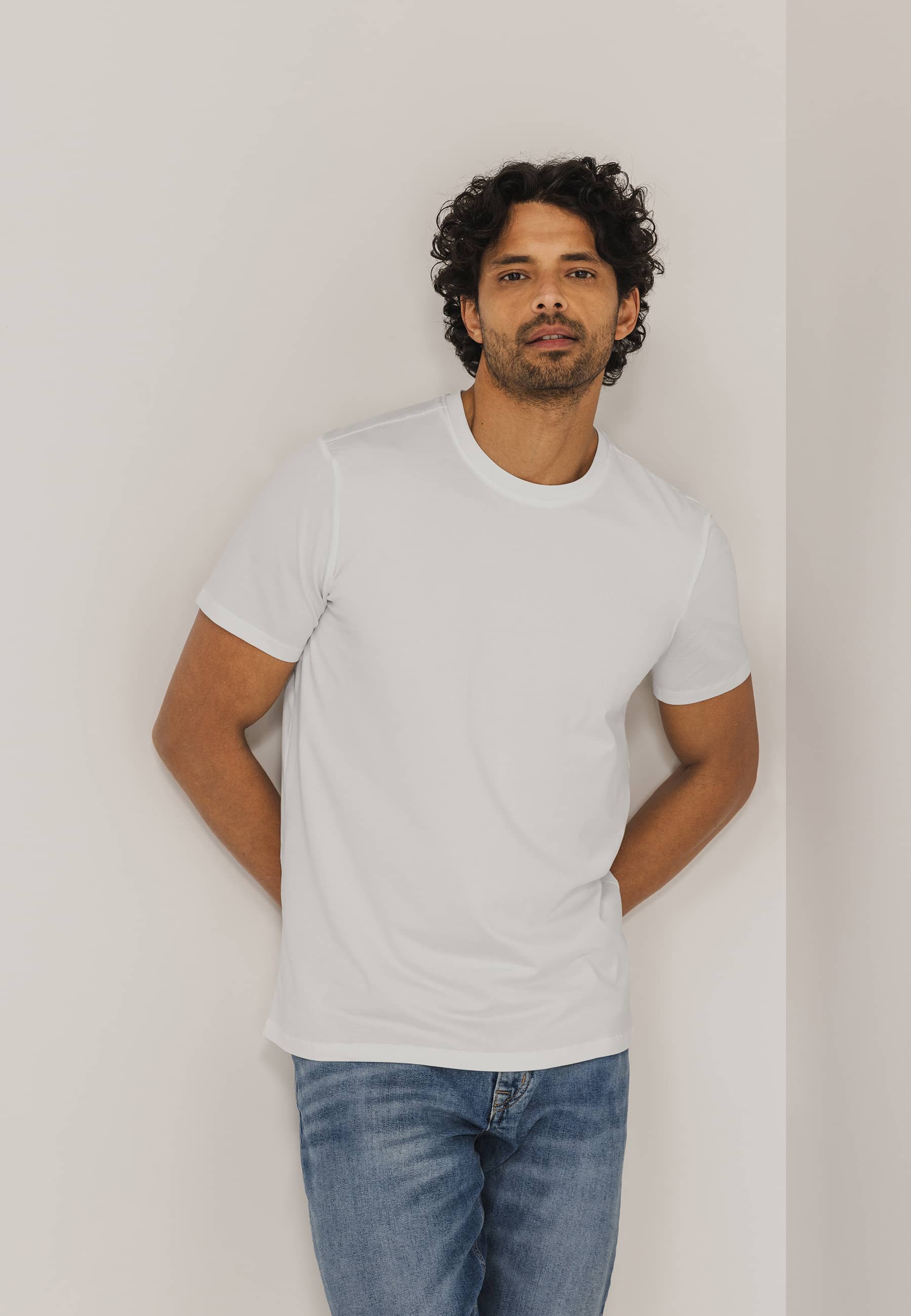 T-shirt ESSENTIALS à col rond