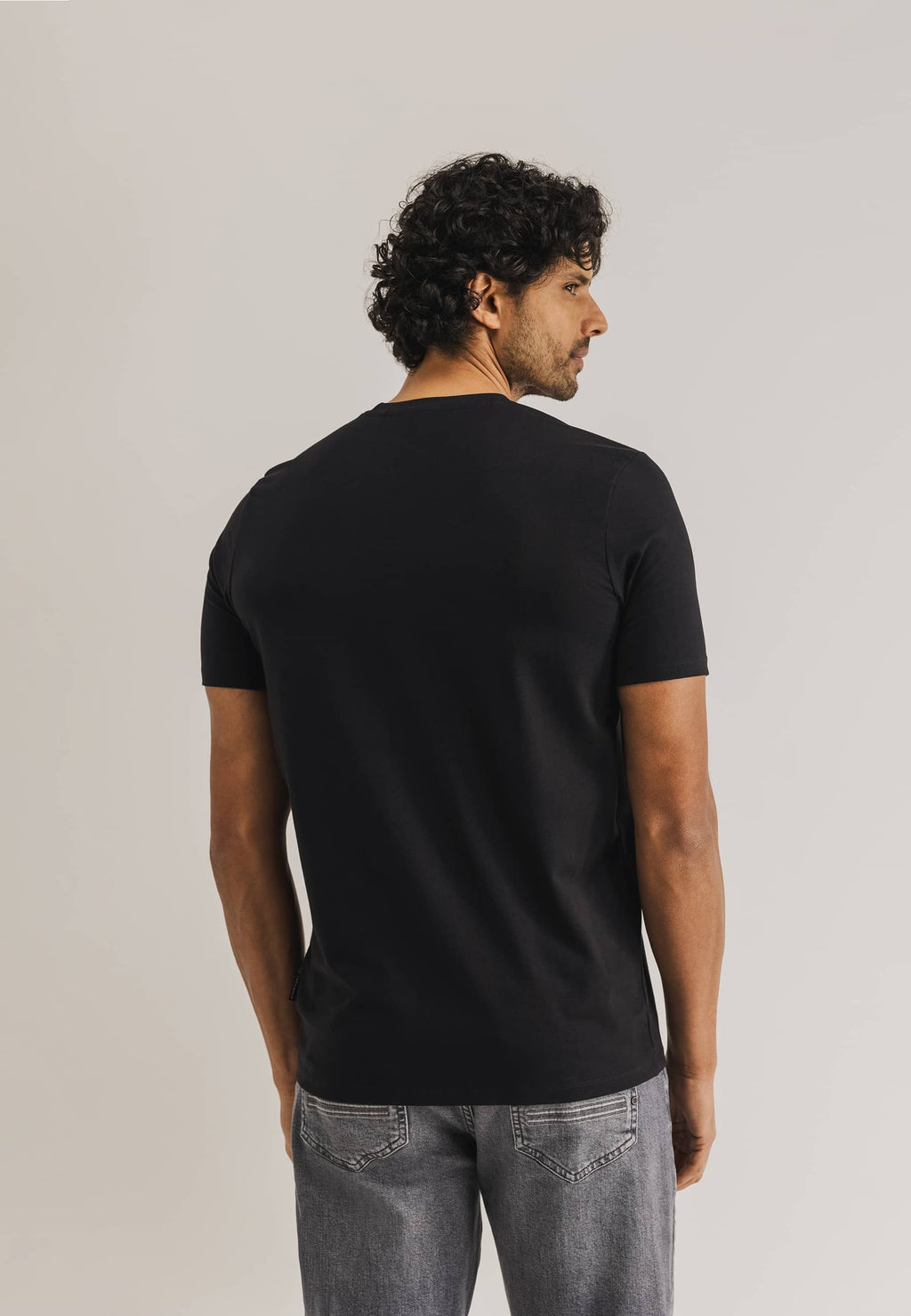 ESSENTIALS T-shirt with crew neck