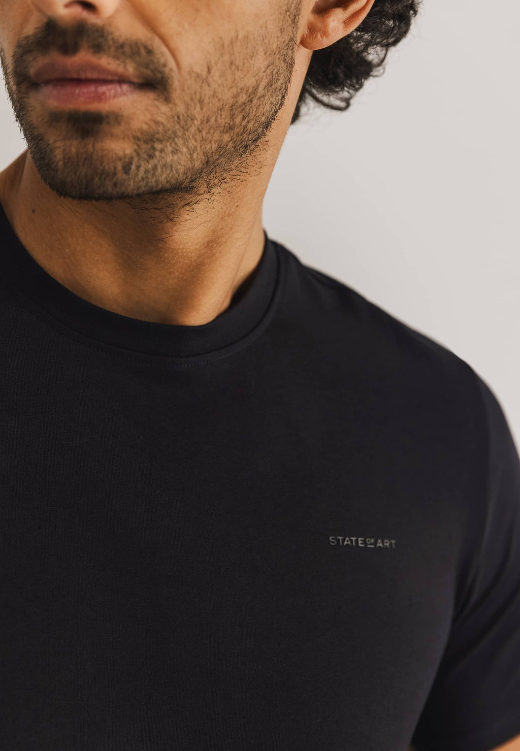 ESSENTIALS T-shirt with crew neck