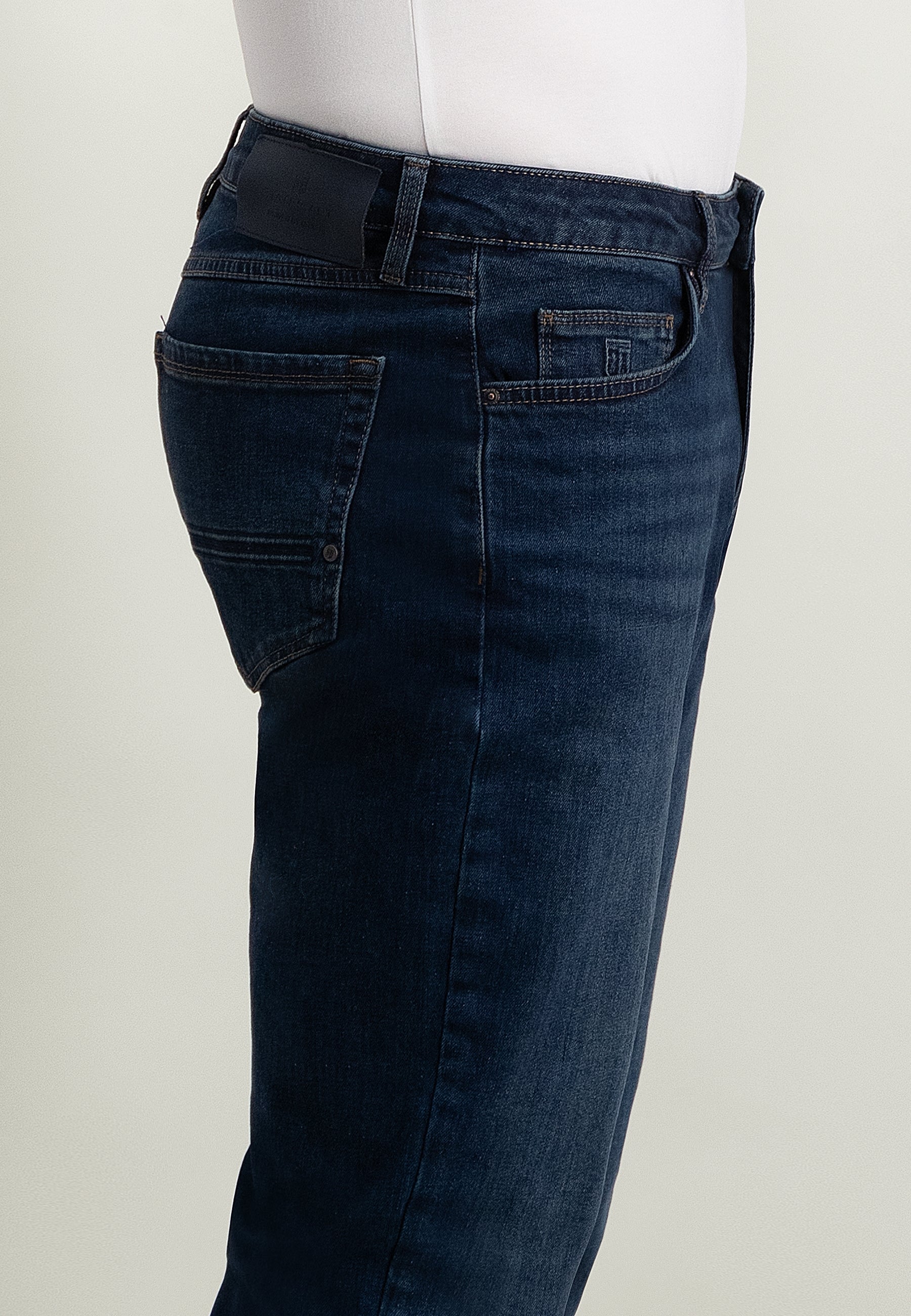 DRIVER tapered fit 5-pocket in stretch denim
