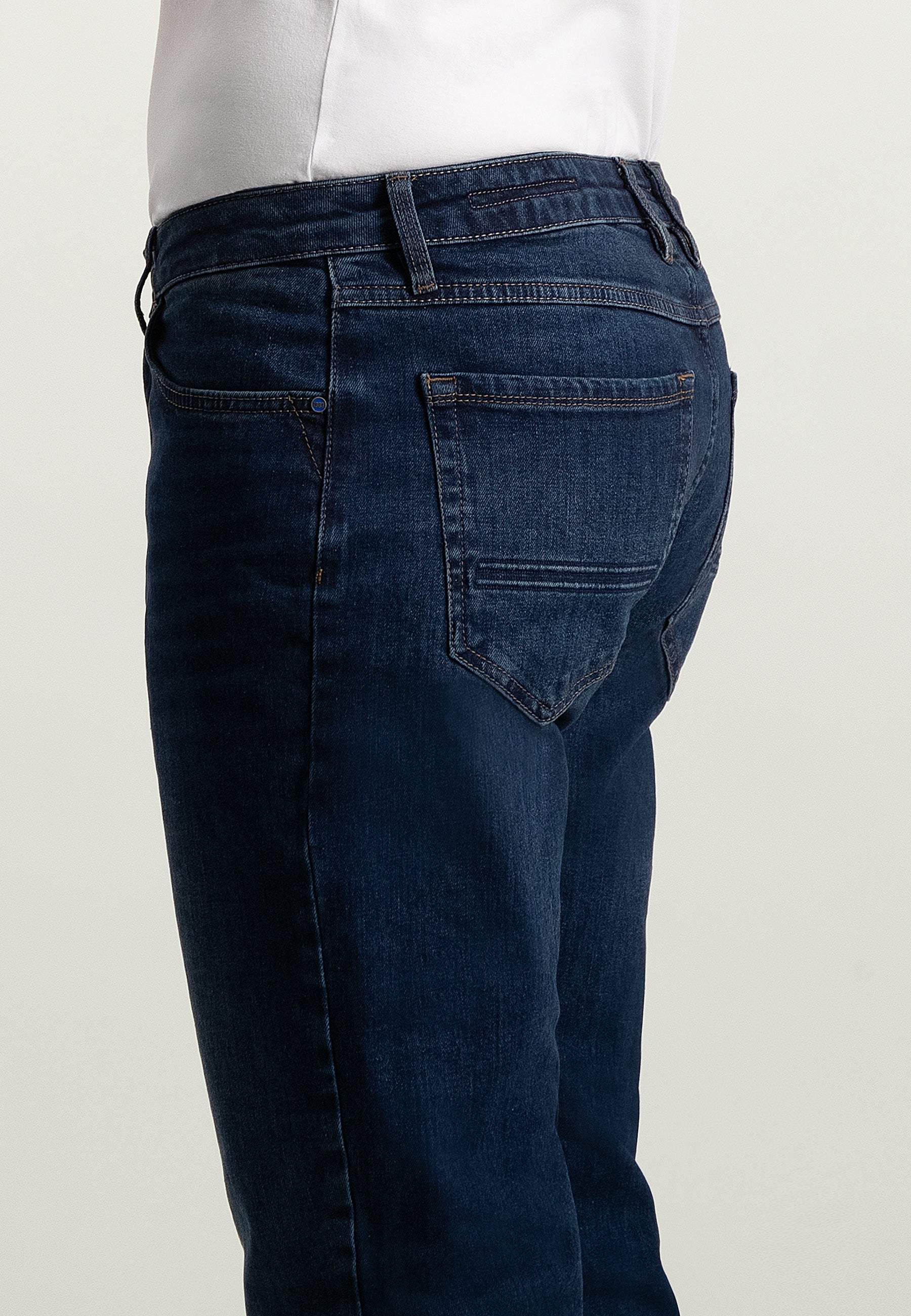 DRIVER tapered fit 5-pocket in stretch denim