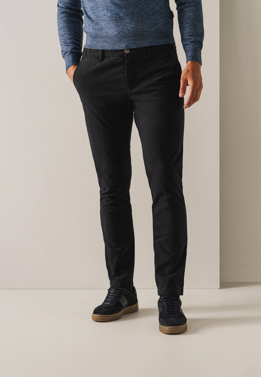 NAVIGATOR stretch chinos in twill fabric