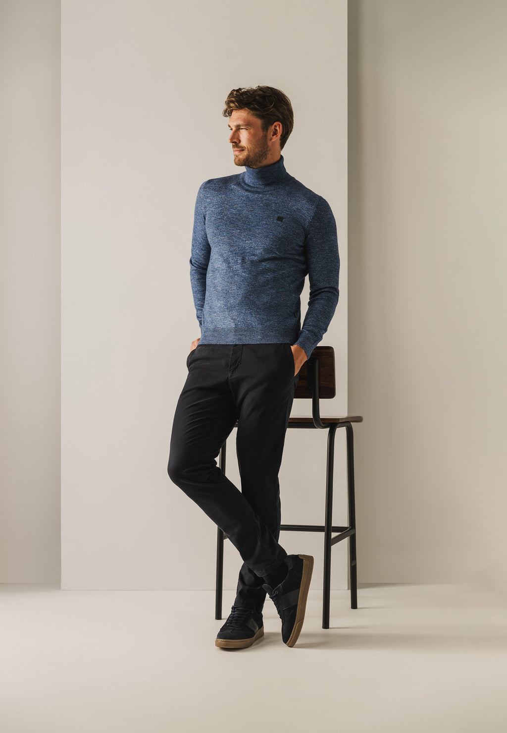 NAVIGATOR stretch chinos in twill fabric