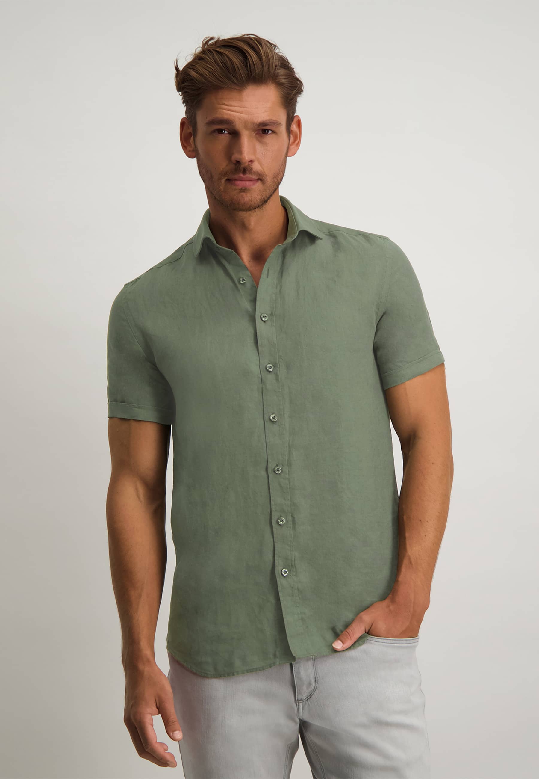 Shirt in 100% linen - moss green plain
