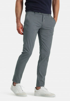 Chino-with-a-modern-fit---dark-blue/white