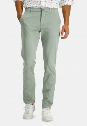 Chino-with-a-print---leafgreen-plain