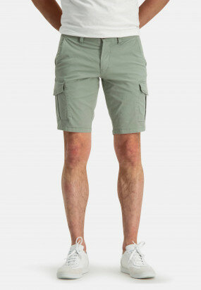 Short-in-a-cargo-look---leafgreen-plain