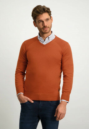 Pullover-mit-V-Ausschnitt-aus-einem-Baumwolle-Mix---ziegel-uni