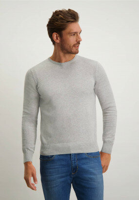 Pullover-mit-R-Ausschnitt-aus-Bio-Baumwolle