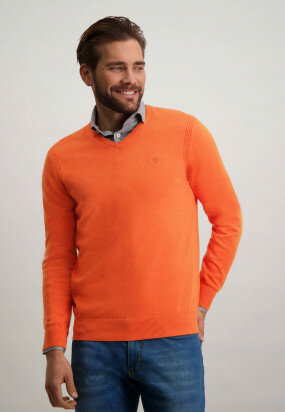 Pullover-mit-V-Ausschnitt-und-Regular-Fit---ziegel-uni