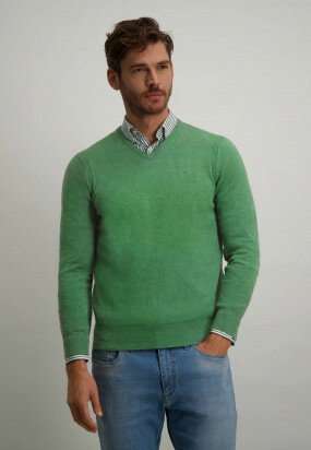 Pullover-mit-V-Ausschnitt-und-Regular-Fit---jade-uni