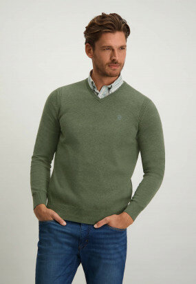 Pullover-mit-V-Ausschnitt-und-Regular-Fit---moosgrün-uni