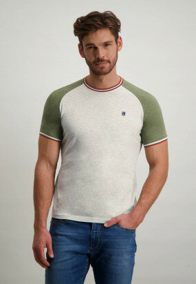 Round-neck-T-shirt-with-colour-blocks---lightgrey/moss-green