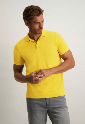 Cotton-polo-in-regular-fit---golden-yellow-plain