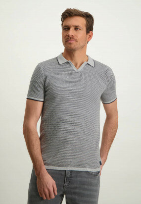 Knitted-polo-with-a-jacquard-pattern