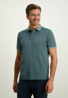 Polo-with-stripe-in-the-collar