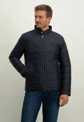 Quilted-jacket-with-zipper-closure