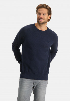 Pullover-made-of-cotton-with-chest-pocket