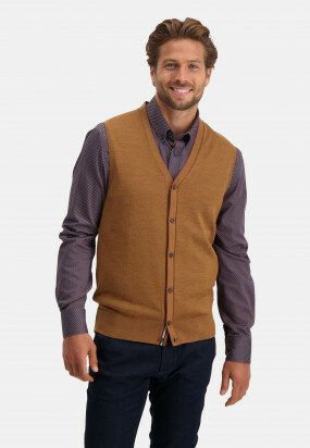 Knitted-gilet-with-button-closure