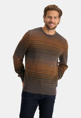 Striped-pullover-with-crew-neck