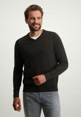 Pullover-mit-V-Ausschnitt-aus-Baumwolle---dunkelbraun-uni