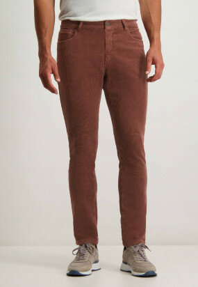Corduroy-stretch-trousers-in-cotton---brick-plain