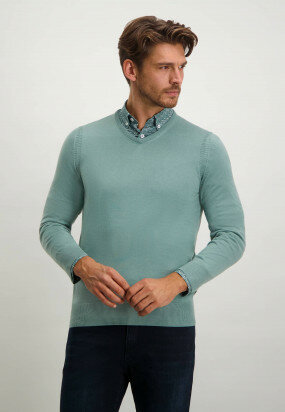 Pullover-mit-V-Ausschnitt-und-Regular-Fit---azurblau-uni